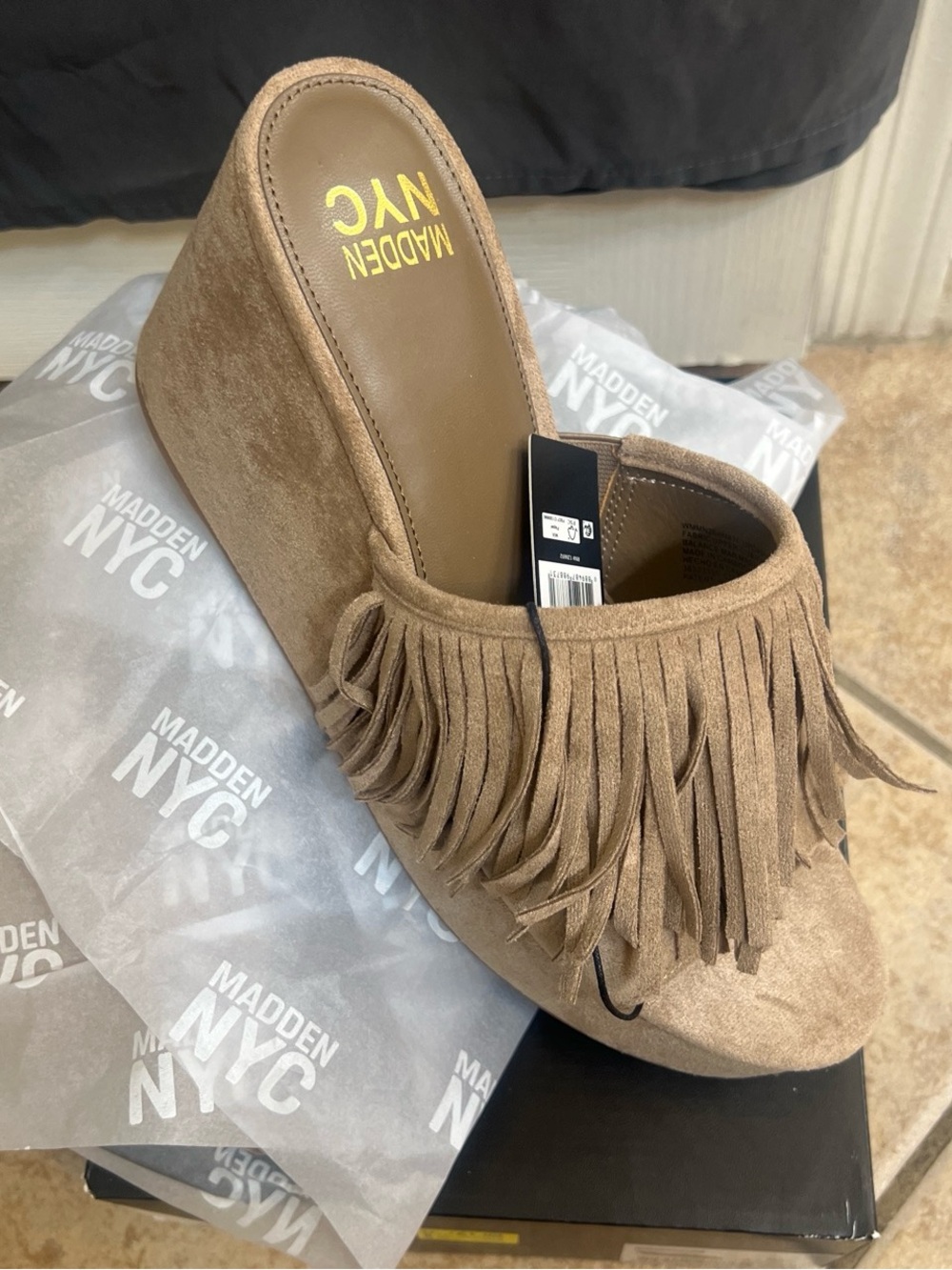 NWB Madden NYC Suede Fringe boho stylish Wedge Mule — Taupe size 11